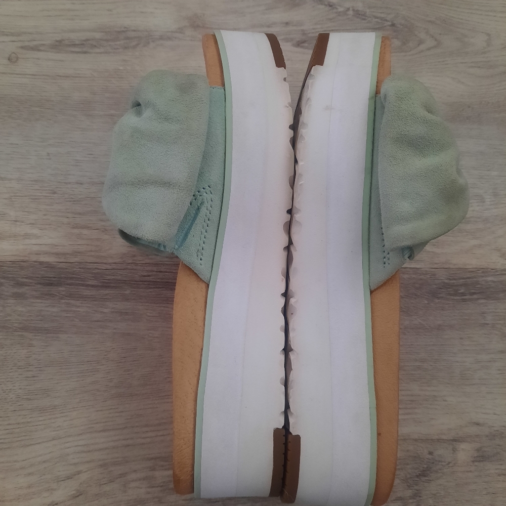 Ugg Bow Sandals - image 5